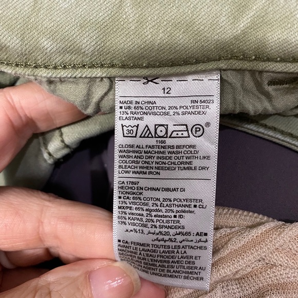 Old Navy Rockstar Super Skinny Jeans - Picture 5 of 5